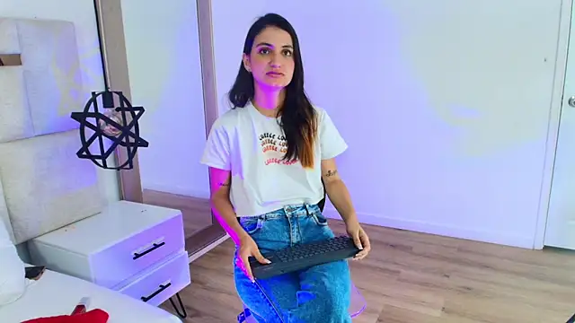 Emy-Ferrer online show from 04.09.26