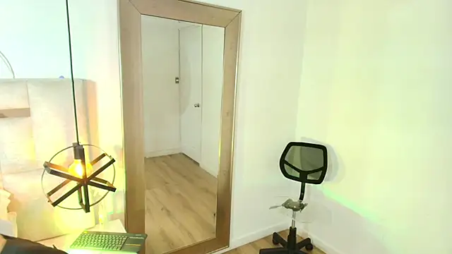 Emy-Ferrer online show from 04.11.26