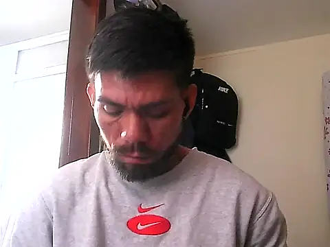 Snapshot of thomas2wood chatting on 07.17.26 thomas2wood online show from 07.17.26