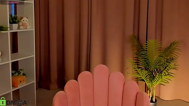 Oliviabagheera online show from 04.17.26