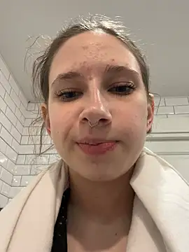 Snapshot of michelle_lovique chatting on 04.15.26 michelle lovique online show from 04.15.26