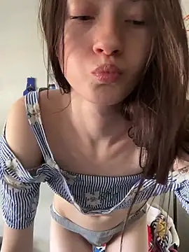 Munchkinbaby72318 online show from 04.17.26