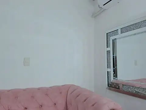 Snapshot of Saarahfoxx chatting on 04.15.26 Saarahfoxx online show from 04.15.26