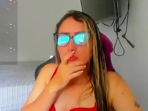 Snapshot of BellaTxM_ chatting on 04.14.26 BellaTxM online show from 04.14.26