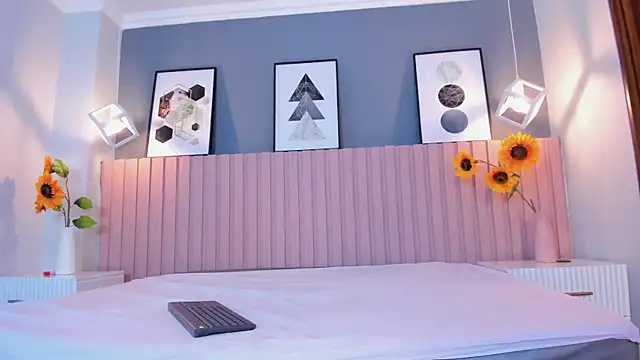 Snapshot of mia_fox_1 chatting on 04.13.26 mia fox 1 online show from 04.13.26