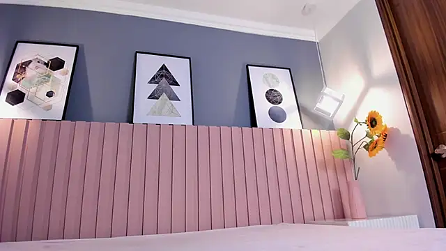 Snapshot of mia_fox_1 chatting on 04.16.26 mia fox 1 online show from 04.16.26