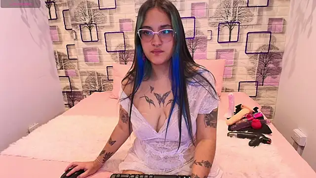 Samanthaa Evanss online show from 04.16.26