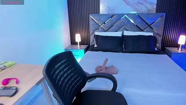 Milacurvy online show from 04.16.26