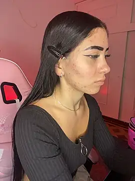 Snapshot of AMBERBUNNY_ chatting on 04.16.26 AMBERBUNNY online show from 04.16.26