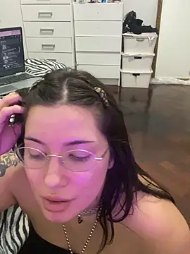 Snapshot of cherryxxox chatting on 04.21.26 cherryxxox online show from 04.21.26