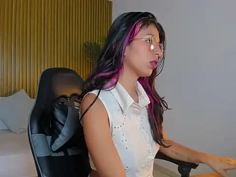 rosalita4  online show from 04.16.26