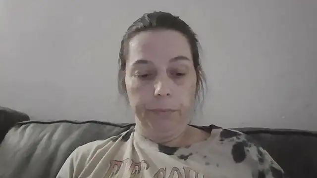 Snapshot of lily1982 chatting on 04.24.26 lily1982 online show from 04.24.26