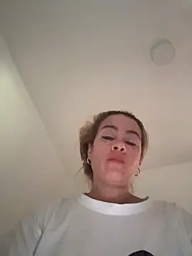Snapshot of Natigoonzalez chatting on 04.26.26 Natigoonzalez online show from 04.26.26