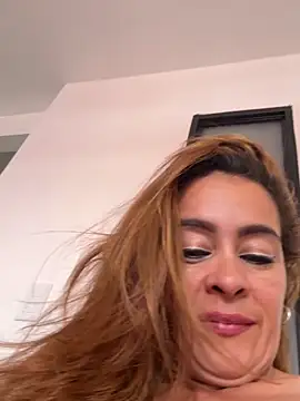 Snapshot of Natigoonzalez chatting on 04.29.26 Natigoonzalez online show from 04.29.26