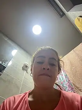 Snapshot of Natigoonzalez chatting on 05.21.26 Natigoonzalez online show from 05.21.26