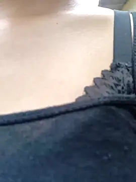 Snapshot of mia0033 chatting on 04.09.26 mia0033 online show from 04.09.26