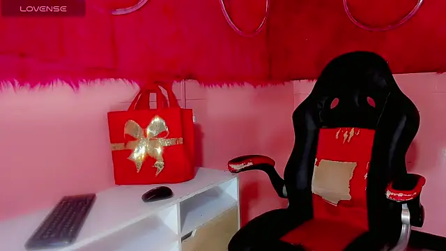 Mia dasilva  online show from 04.14.26