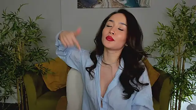 Riddle Lay online show from 04.13.26