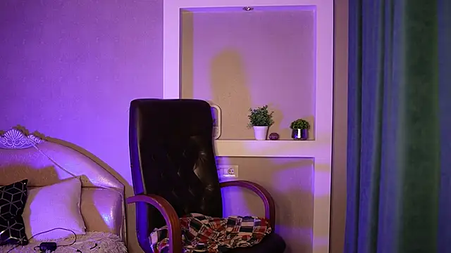 LilElfies online show from 04.18.26