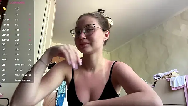 Snapshot of UncaringArtery chatting on 07.12.26 UncaringArtery online show from 07.12.26