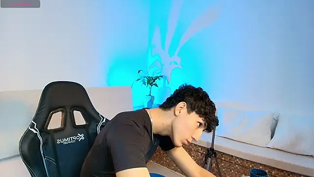 Valentino Rey online show from 04.14.26