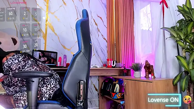 Dafne kee online show from 04.15.26