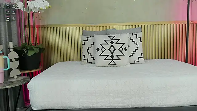 Layla Banks online show from 04.15.26