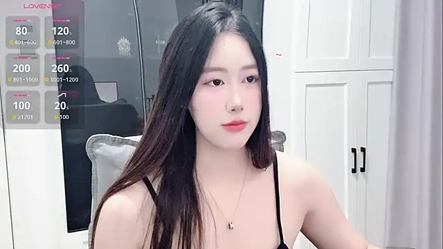 Snapshot of secret-sese chatting on 04.19.26 secret-sese online show from 04.19.26