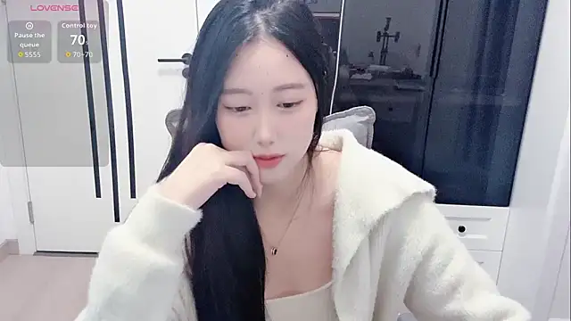 Snapshot of secret-sese chatting on 04.23.26 secret-sese online show from 04.23.26