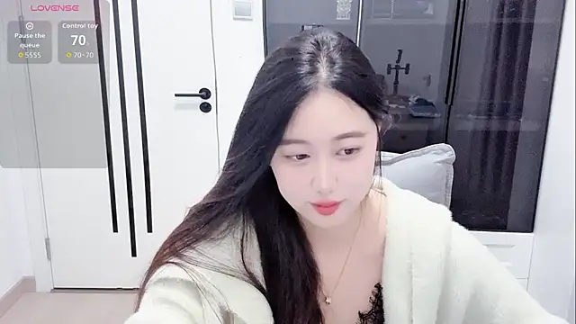 Snapshot of secret-sese chatting on 04.25.26 secret-sese online show from 04.25.26