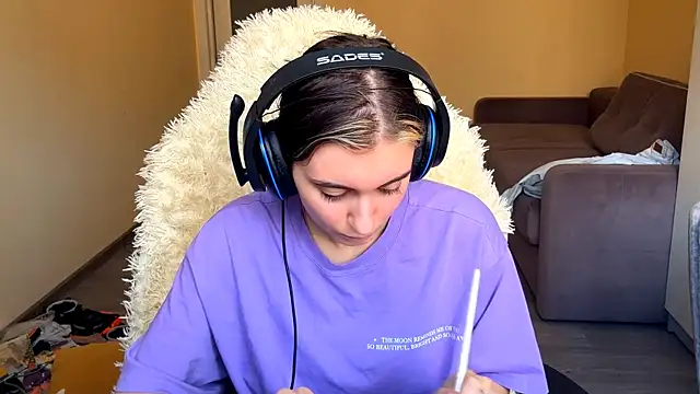 LueIvins online show from 04.15.26