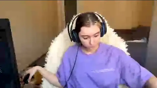 LueIvins online show from 04.17.26