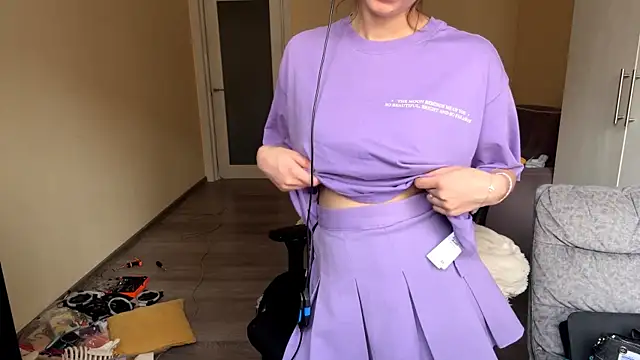 LueIvins online show from 04.18.26