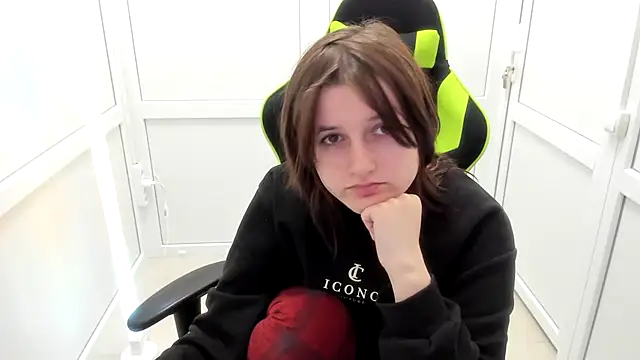 GoldenKiss online show from 04.17.26