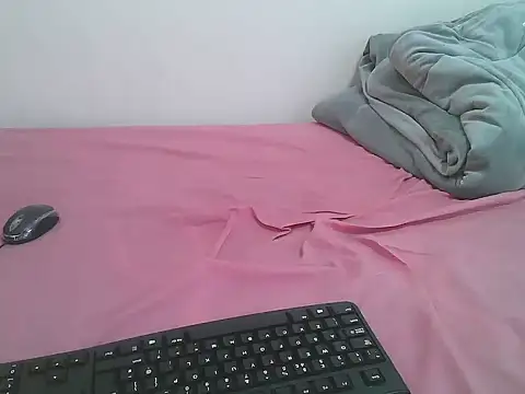 MsLaura24 online show from 04.11.26