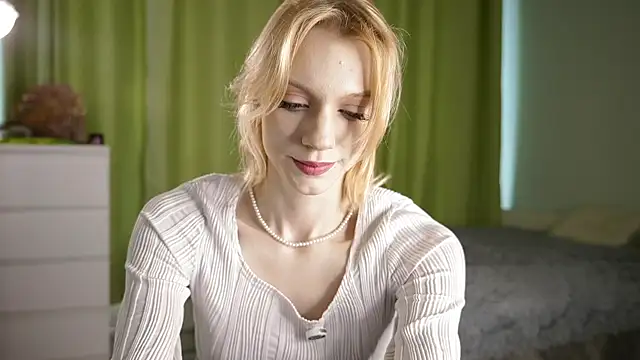 GildaThurgood online show from 04.18.26