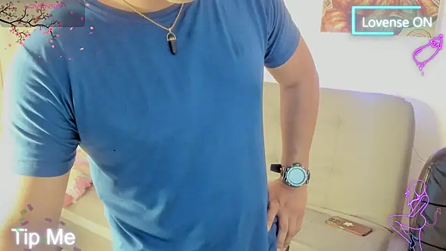 Snapshot of Dynamo_5 chatting on 04.11.26 Dynamo 5 online show from 04.11.26