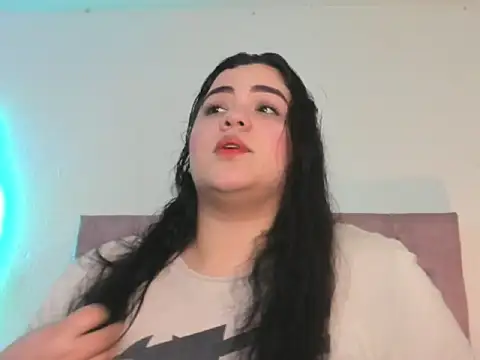 Snapshot of laurenlaine chatting on 04.11.26 laurenlaine online show from 04.11.26