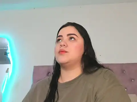 Snapshot of laurenlaine chatting on 04.14.26 laurenlaine online show from 04.14.26