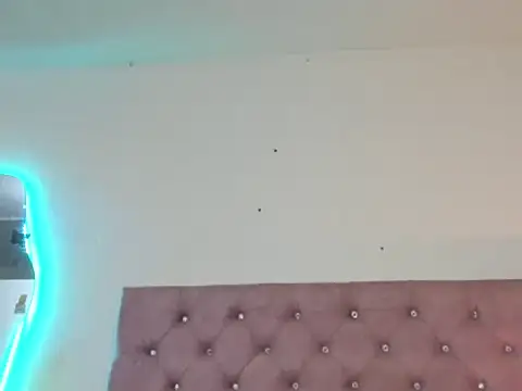 Snapshot of laurenlaine chatting on 04.15.26 laurenlaine online show from 04.15.26