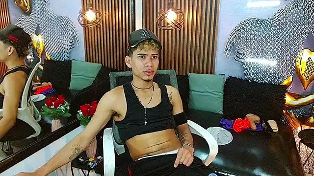 Skinny cute Alyer online show from 06.10.26