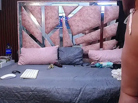 scarletjonescl202 online show from 04.15.26