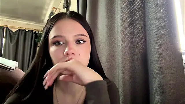 Snapshot of TessGolias chatting on 04.16.26 TessGolias online show from 04.16.26