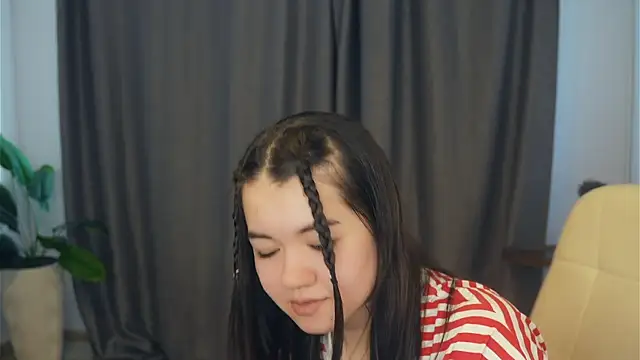 ShanaYock online show from 04.13.26