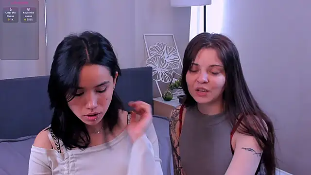 Snapshot of ReynaGrinvalsky chatting on 04.14.26 ReynaGrinvalsky online show from 04.14.26