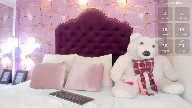 luna bloomm  online show from 06.23.26