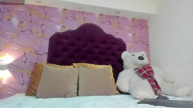 luna bloomm  online show from 07.04.26