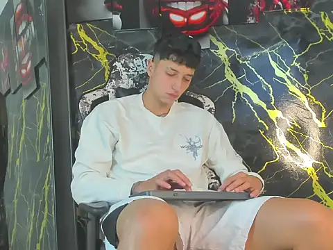 Snapshot of eithan_boy_ chatting on 05.15.26 eithan boy online show from 05.15.26