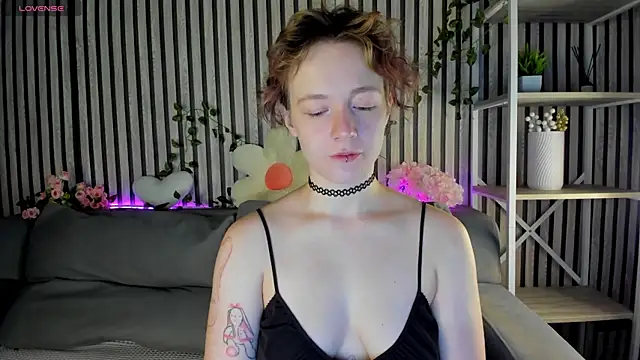 Snapshot of Ricki_Bloom chatting on 07.16.26 Ricki Bloom online show from 07.16.26
