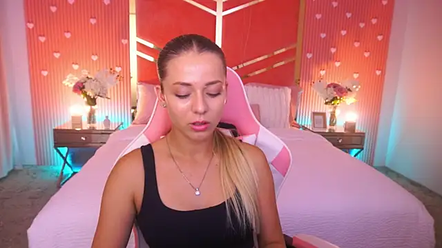 Snapshot of DoveLovee chatting on 07.14.26 DoveLovee online show from 07.14.26